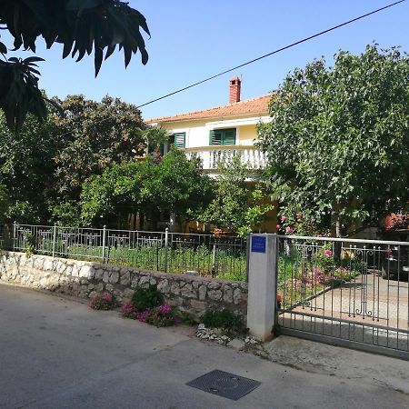 Apartmani Milka Pakoštane Buitenkant foto