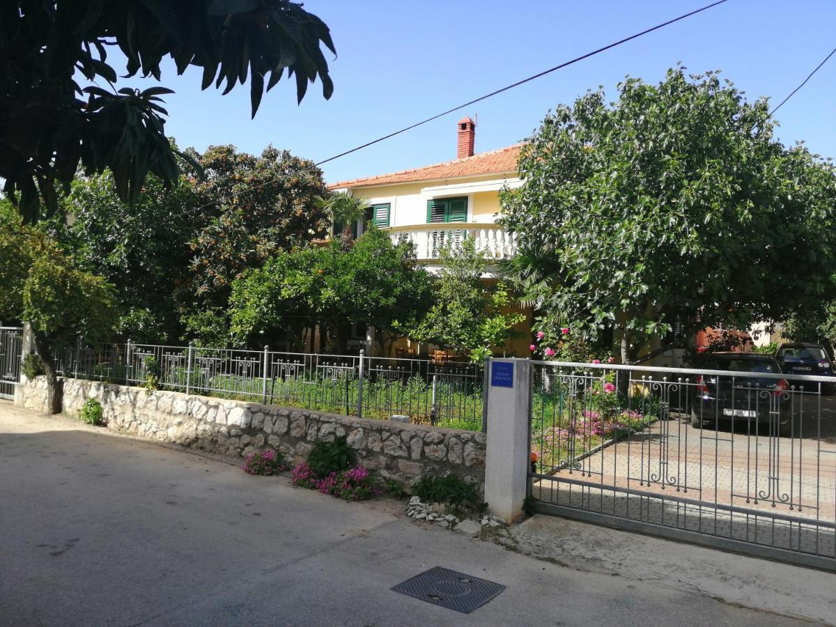 Apartmani Milka Pakoštane Buitenkant foto