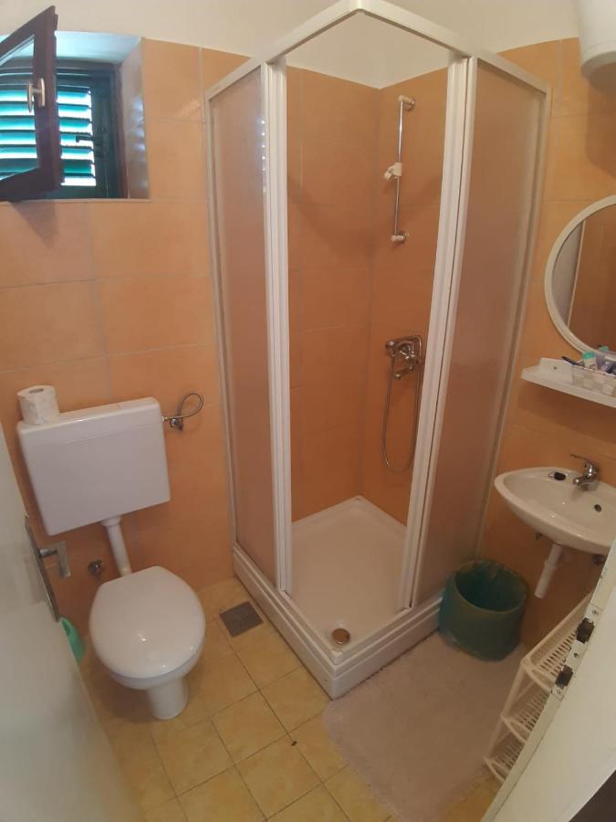 Apartmani Milka Pakoštane Buitenkant foto